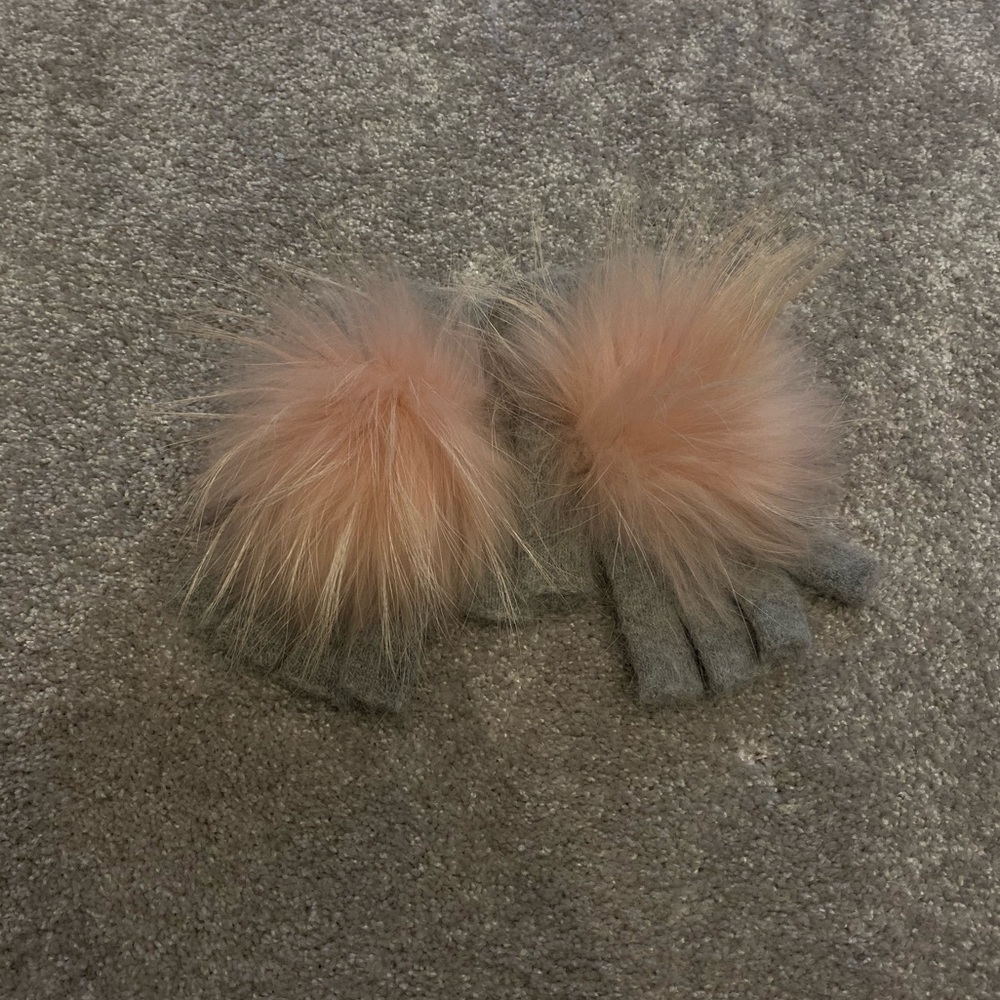 🍀 NWOT LR Cashmere & Fur Fingerless Gloves